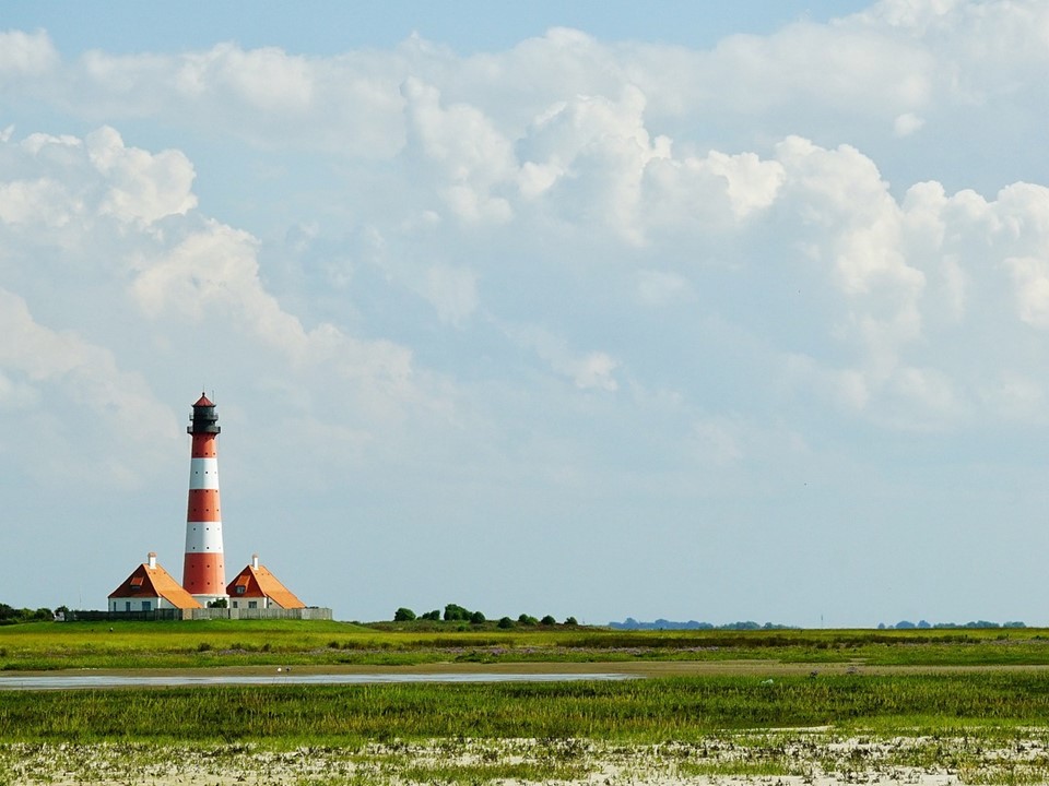 Posts LinkedIn 1 - phare sur la côte